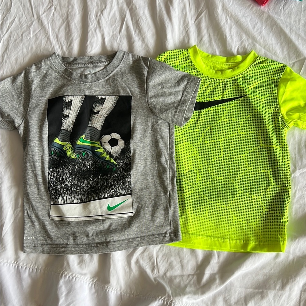 Nike Gray and Green Short Sleeve Tees